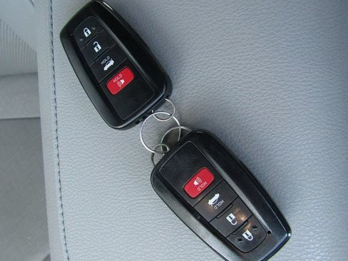 Used 2023 Toyota Camry XLE FWD image 22