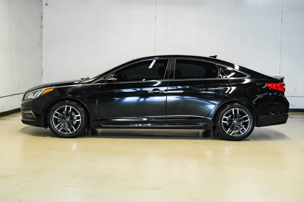 Used 2015 Hyundai Sonata Limited w/ Option Group 05 FWD image 11