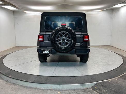 Used 2024 Jeep Wrangler Unlimited Sport AWD/4WD image 4