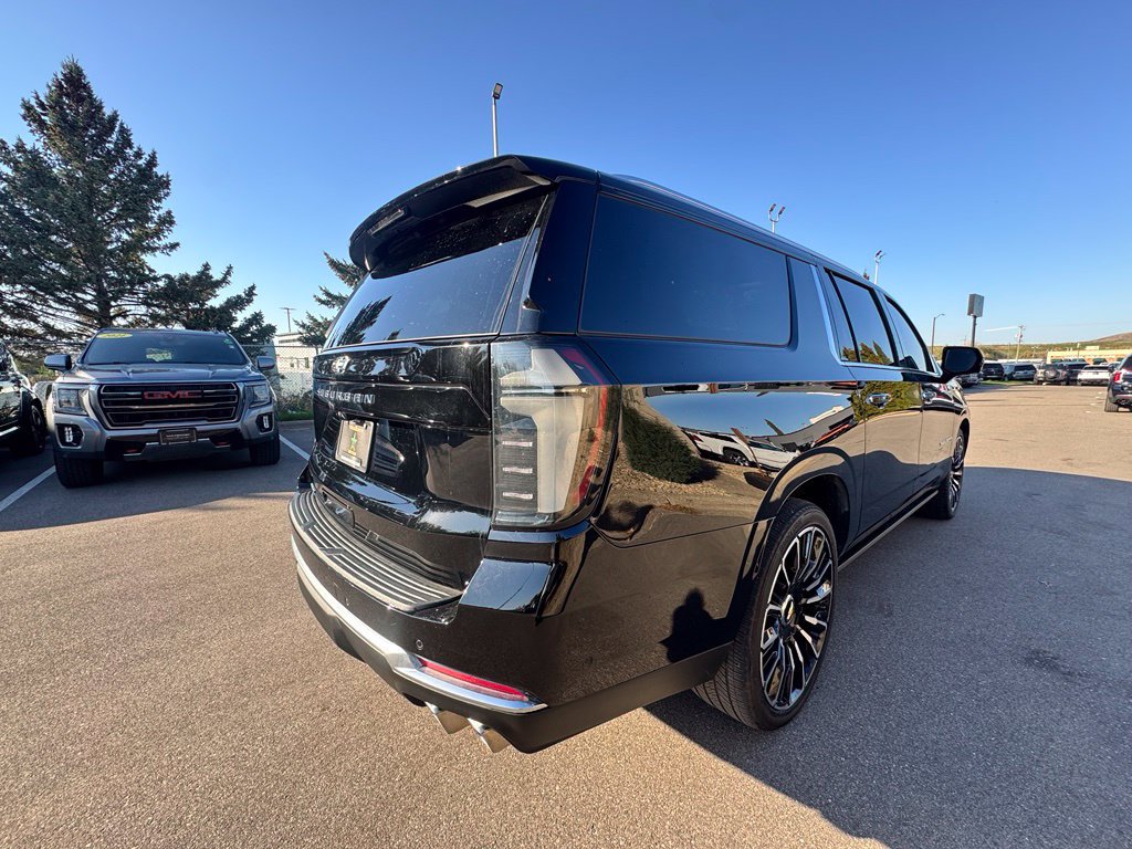 Used 2025 Chevrolet Suburban High Country AWD/4WD image 8
