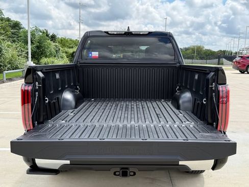Used 2024 Toyota Tundra Limited AWD/4WD image 29