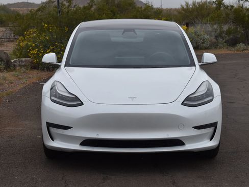 Used 2020 Tesla Model 3 Standard Range image 2