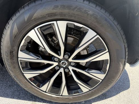 Certified 2024 Volvo XC60 B5 Plus w/ Climate Package AWD/4WD image 30