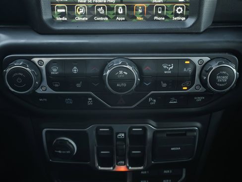 Used 2023 Jeep Wrangler Unlimited Sahara w/ Cold Weather Group image 15