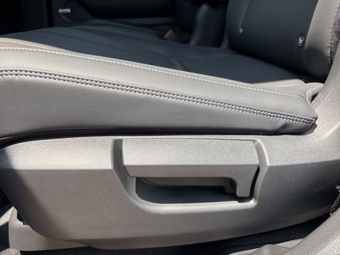 New 2025 Nissan Armada SL w/ Captain's Chari Seat Package image 20