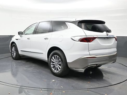 Used 2023 Buick Enclave Essence FWD image 3