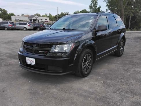 Used 2017 Dodge Journey SE w/ Flexible Seating Group image 1
