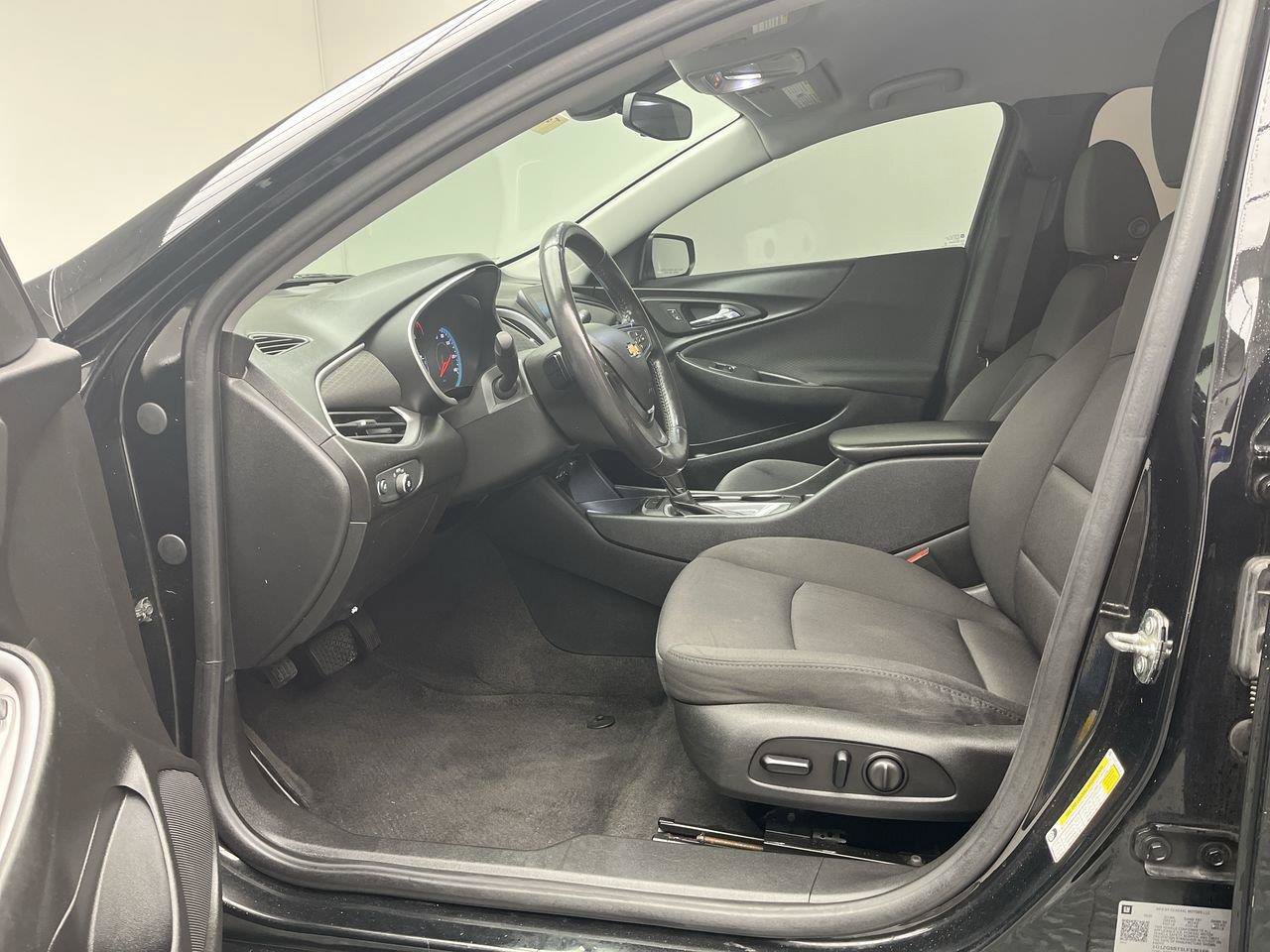 Used 2020 Chevrolet Malibu RS FWD image 3