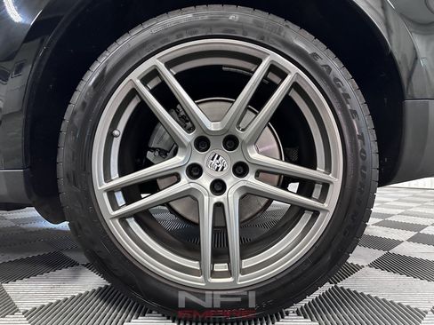 Used 2020 Porsche Macan S AWD/4WD image 23