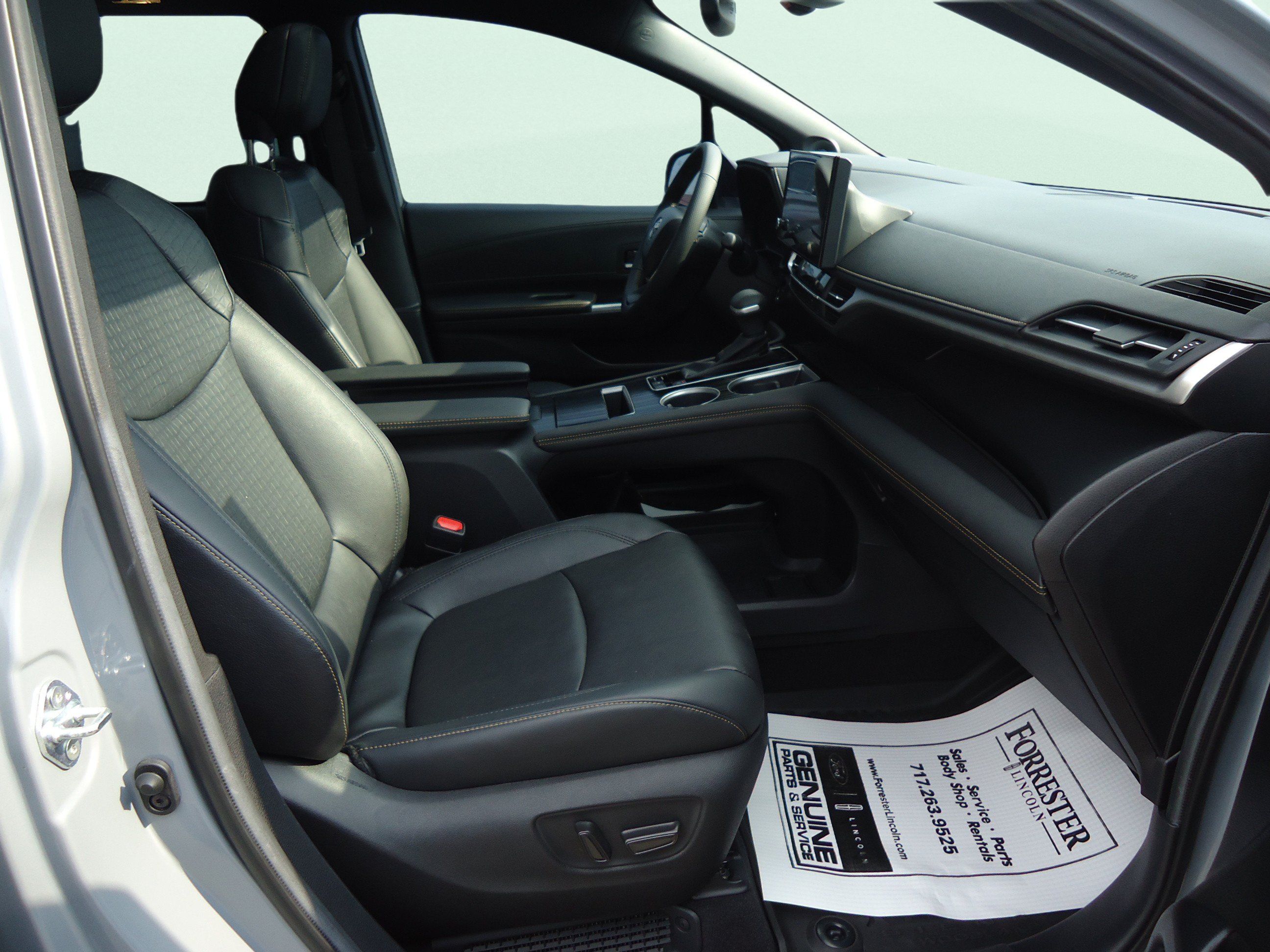 Used 2025 Toyota Sienna XLE Woodland Edition AWD/4WD image 27