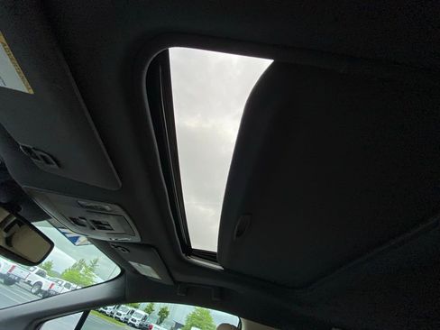 Used 2021 Toyota Sienna XLE FWD image 21