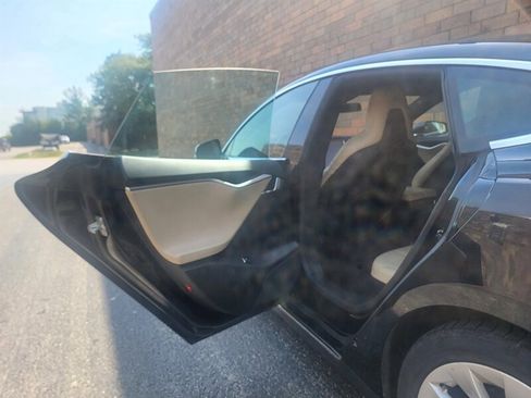 Used 2016 Tesla Model S 70D image 26