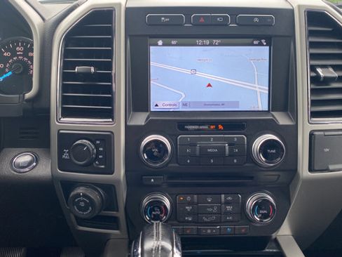 Used 2018 Ford F150 Lariat w/ Equipment Group 502A Luxury AWD/4WD image 14