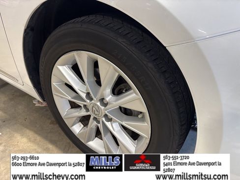 Used 2014 Lexus ES 300h w/ Luxury Package w/Bamboo Trim image 19