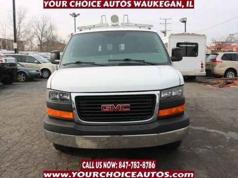 Used 2017 GMC Savana 2500 RWD image 2