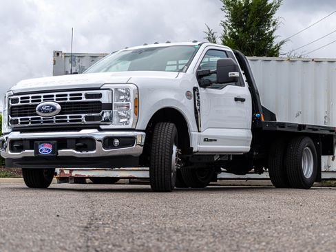 New 2025 Ford F350 XL w/ XL Chrome Package AWD/4WD image 9