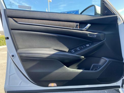 Used 2021 Honda Accord Touring image 16