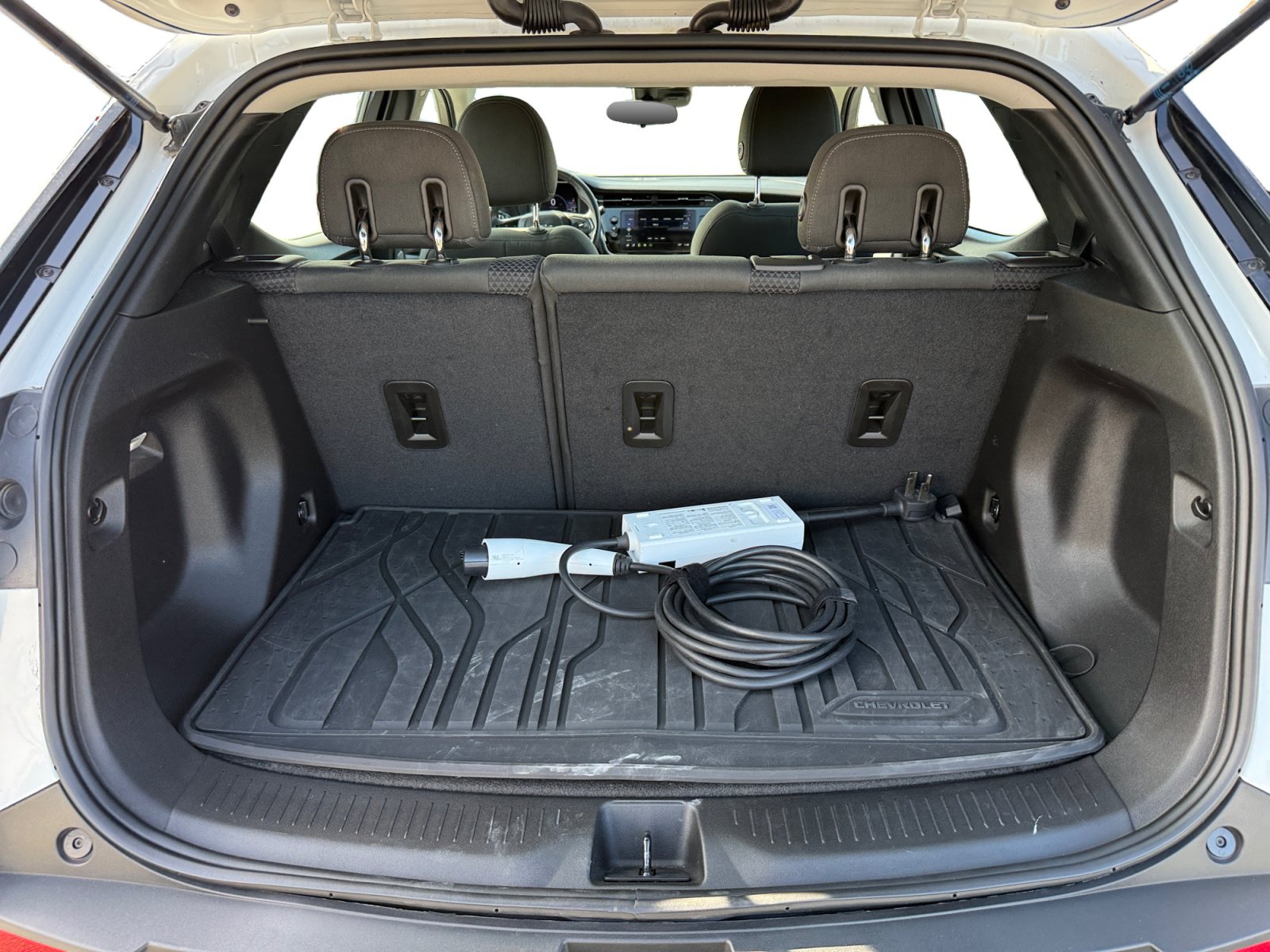 Used 2023 Chevrolet Bolt EUV LT w/ Redline Edition FWD image 17