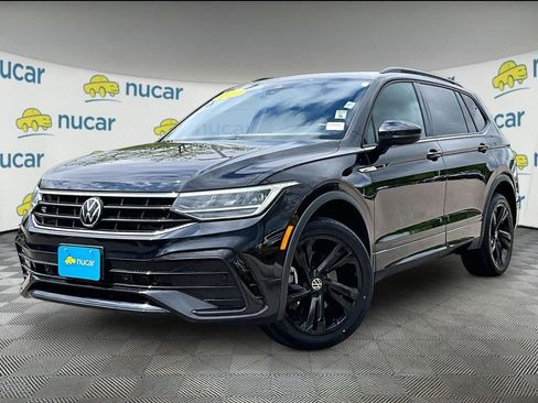 Used 2023 Volkswagen Tiguan SE R-Line AWD/4WD image 3