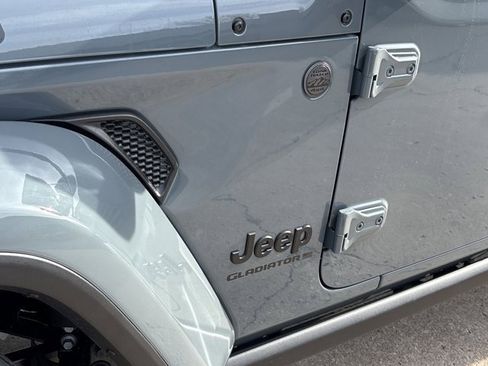 New 2026 Jeep Gladiator Willys image 12