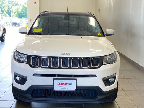 Used 2018 Jeep Compass Latitude w/ Cold Weather Group AWD/4WD image 3