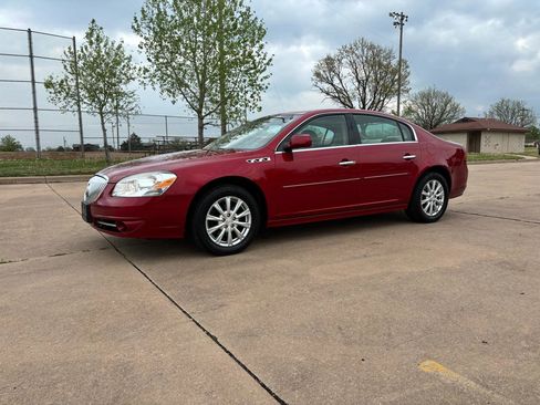 Used 2011 Buick Lucerne CXL w/ Driver Confidence Package image 2