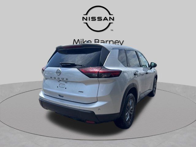 Used 2024 Nissan Rogue S AWD/4WD image 2