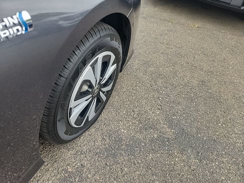 Used 2017 Toyota Prius Prime Advanced FWD image 15