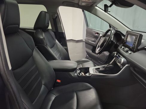 Used 2020 Toyota RAV4 XLE Premium AWD/4WD image 33