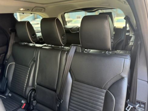 Used 2018 Land Rover Discovery HSE Luxury AWD/4WD image 36