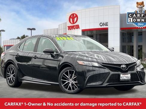Used 2023 Toyota Camry SE image 2