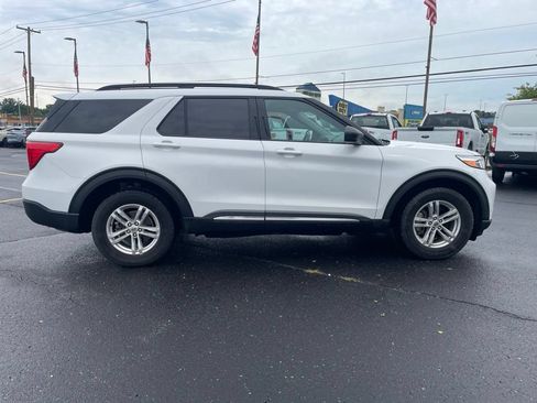 Used 2022 Ford Explorer XLT AWD/4WD image 4