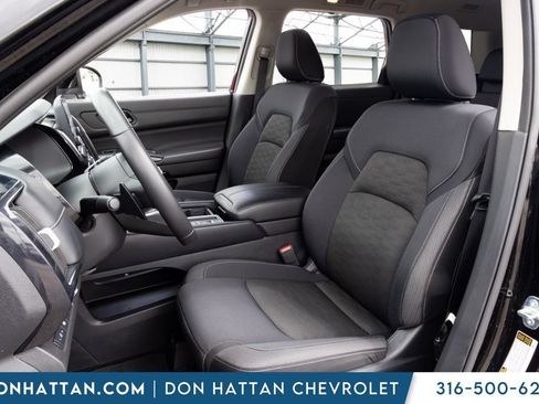 Used 2025 Nissan Pathfinder SV FWD image 16