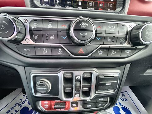 Used 2018 Jeep Wrangler Unlimited Rubicon AWD/4WD image 18