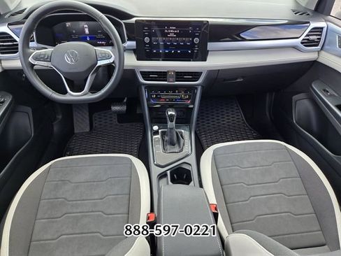 Used 2025 Volkswagen Taos SE FWD image 13