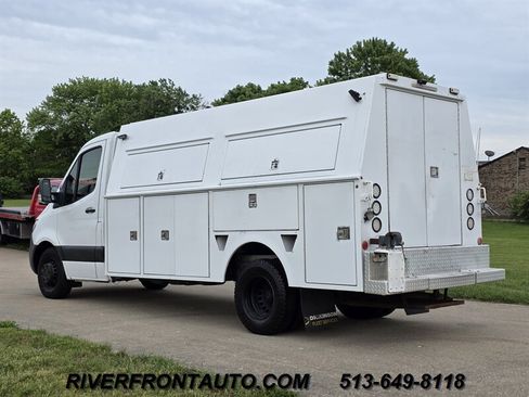 Used 2019 Freightliner Sprinter 3500 w/ Premium Package RWD image 3