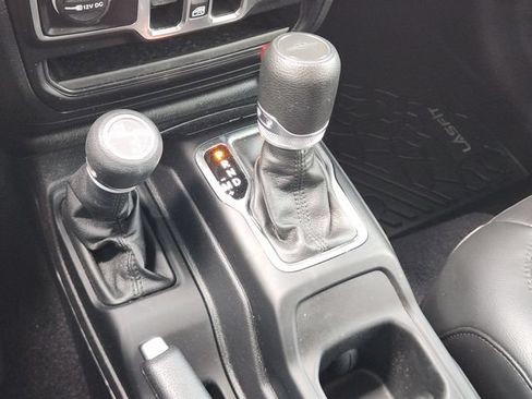 Used 2023 Jeep Gladiator Sport AWD/4WD image 22