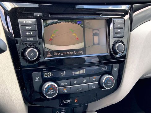Used 2022 Nissan Rogue Sport SL w/ Premium Package FWD image 29