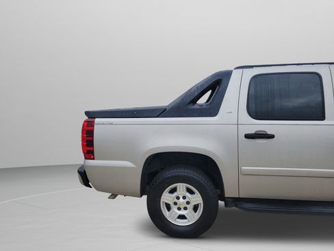 Used 2008 Chevrolet Avalanche LS image 7