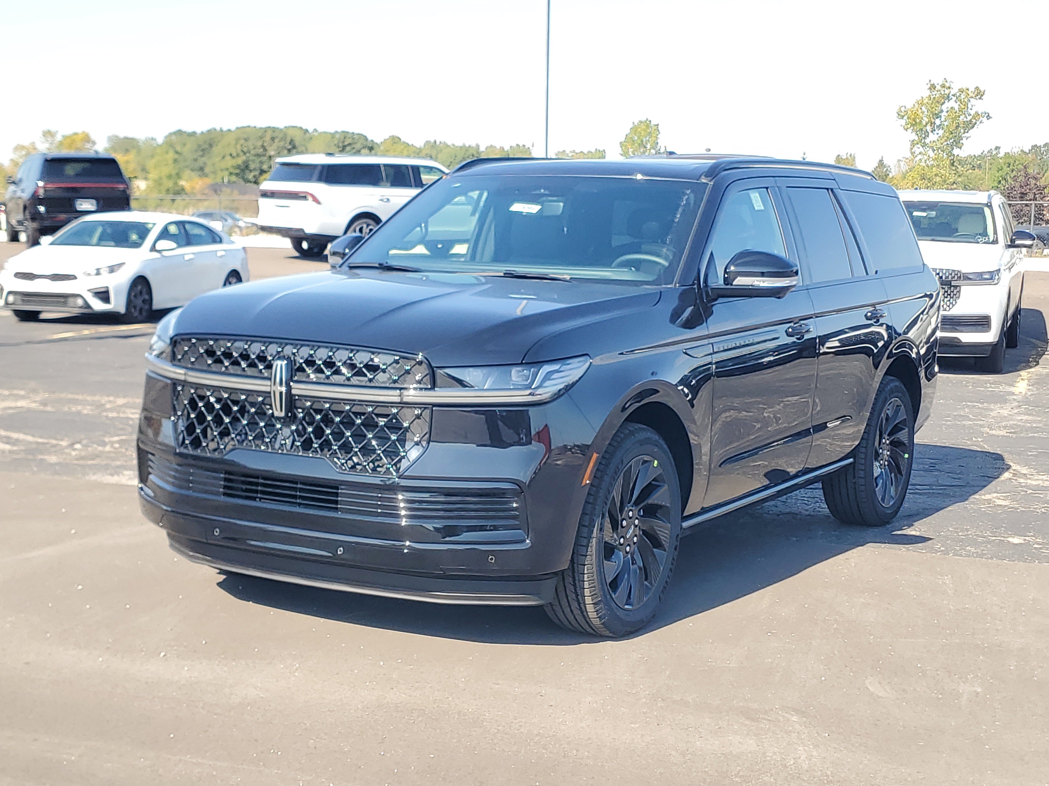New 2027 Lincoln Navigator Reserve w/ Jet Appearance Package AWD/4WD image 2
