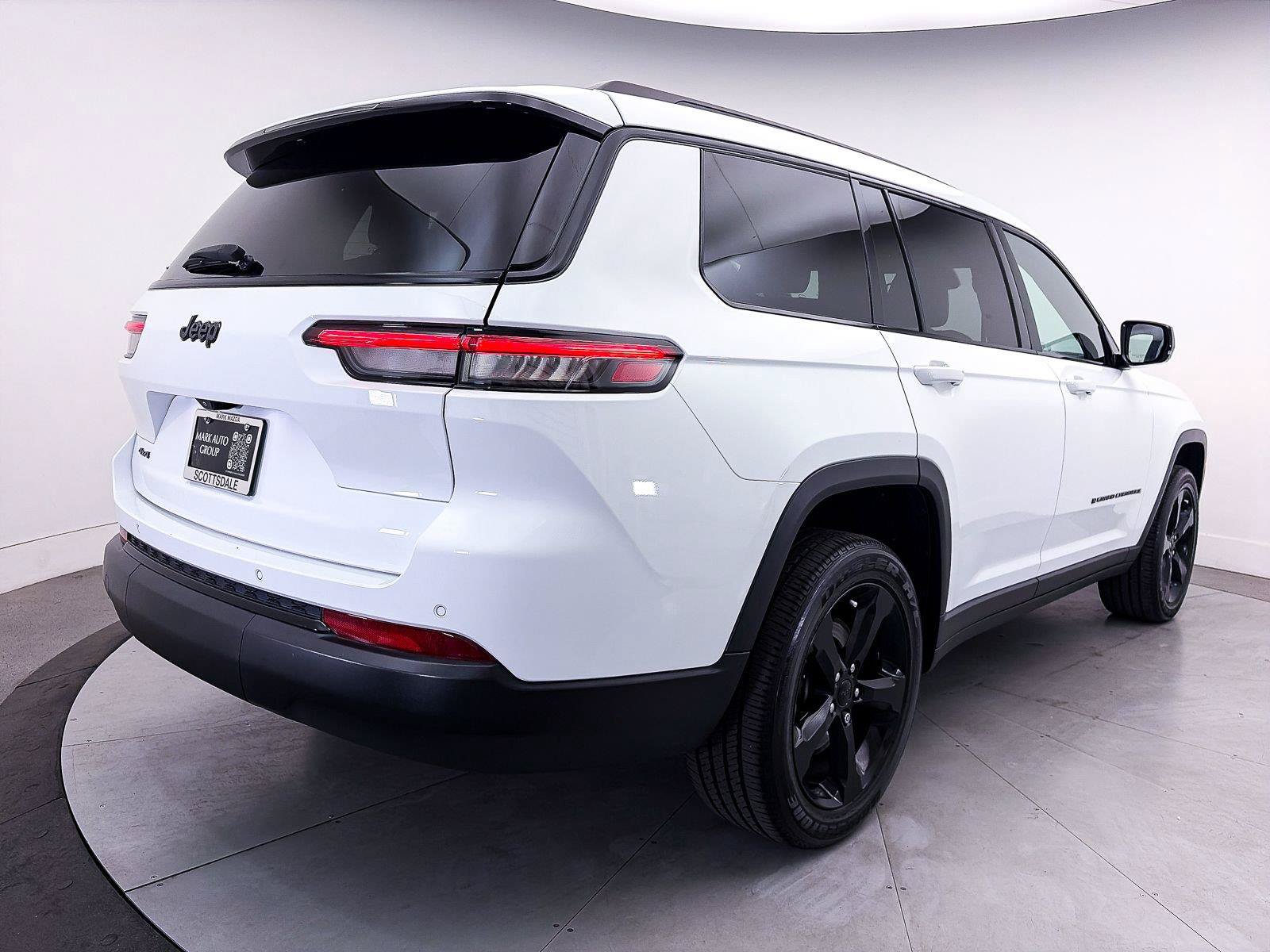 Used 2023 Jeep Grand Cherokee L Laredo AWD/4WD image 16