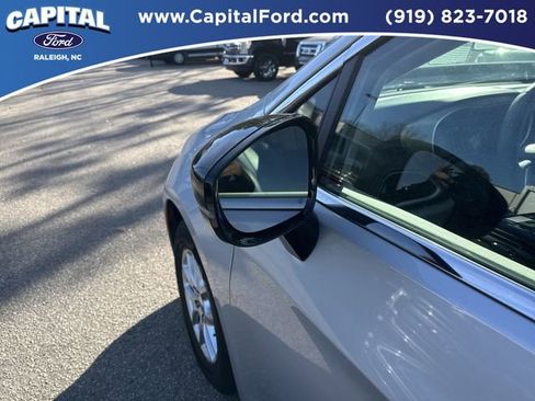 Used 2024 Chrysler Pacifica Touring-L image 12