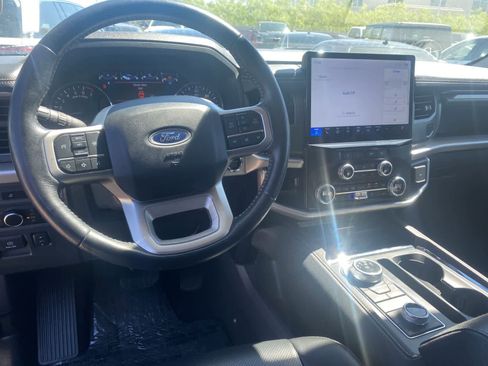 Used 2024 Ford Expedition Max XLT image 10