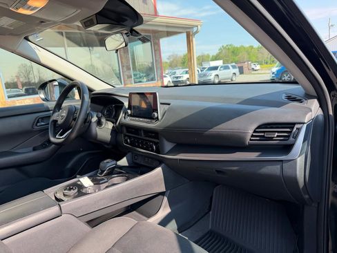 Used 2024 Nissan Rogue S image 21