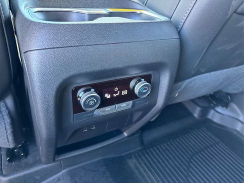 Used 2025 Buick Enclave Preferred w/ LPO, All-Weather Package image 33