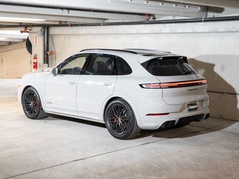 Used 2025 Porsche Cayenne GTS AWD/4WD image 3