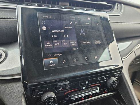 Used 2023 Jeep Grand Cherokee Laredo AWD/4WD image 22