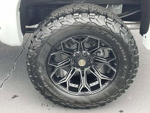 Used 2024 GMC Sierra 1500 Elevation w/ X31 Off-Road Package image 9