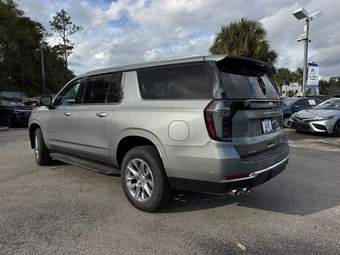 New 2025 Chevrolet Suburban Premier RWD image 6