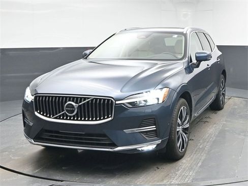 Used 2023 Volvo XC60 B5 Plus w/ Climate Package image 3